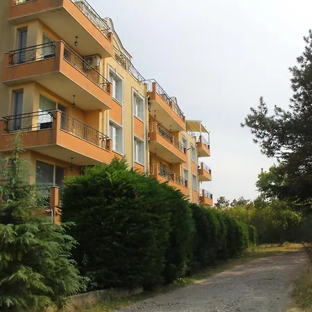 Apartman 1-bedroom With Pool & Free Parking, 300 M To The Pomorie