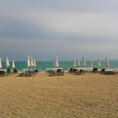 1-bedroom With Pool & Free Parking, 300 M To The *