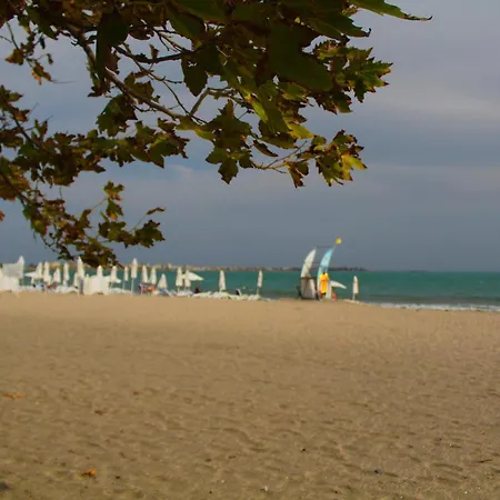 Apartman 1-bedroom With Pool & Free Parking, 300 M To The Pomorie