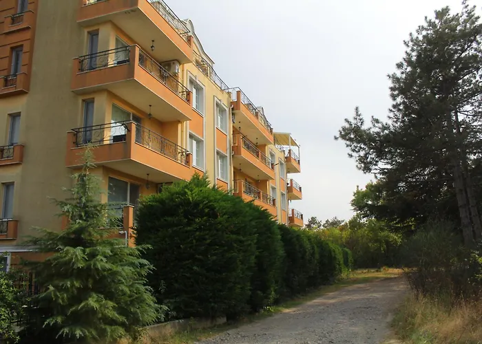 Apartman 1-bedroom With Pool & Free Parking, 300 M To The Pomorie