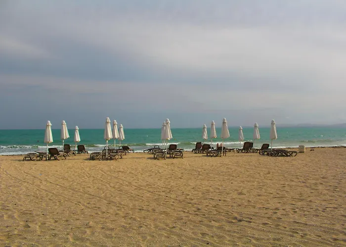 1-bedroom With Pool & Free Parking, 300 M To The *