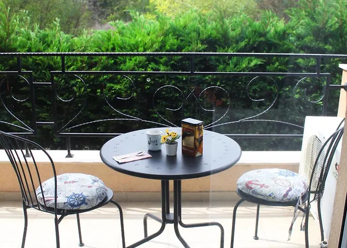 1-bedroom With Pool & Free Parking, 300 M To The Apartman *