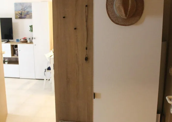 1-bedroom With Pool & Free Parking, 300 M To The Apartman *