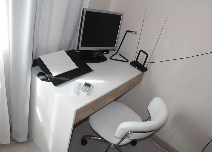 1-bedroom With Pool & Free Parking, 300 M To The Apartman *