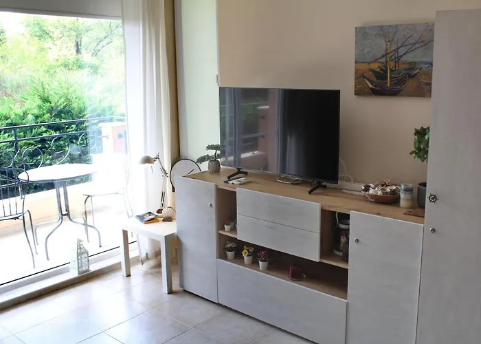 1-bedroom With Pool & Free Parking, 300 M To The Pomorie