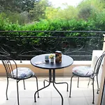 1-bedroom With Pool & Free Parking, 300 M To The Apartament *