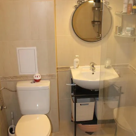 1-bedroom With Pool & Free Parking, 300 M To The פומורי