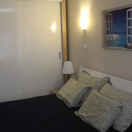 1-bedroom With Pool & Free Parking, 300 M To The פומורי