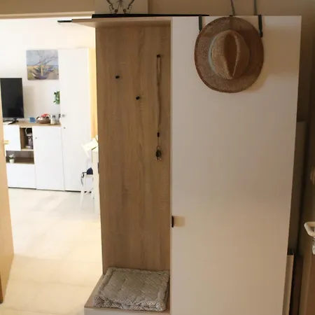 1-bedroom With Pool & Free Parking, 300 M To The דירה *