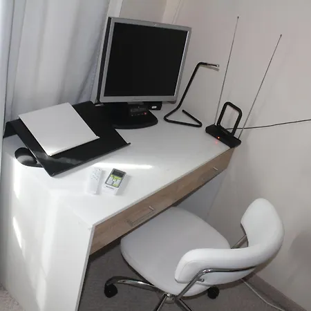 1-bedroom With Pool & Free Parking, 300 M To The דירה *