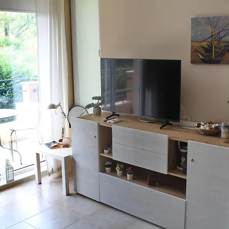 1-bedroom With Pool & Free Parking, 300 M To The פומורי