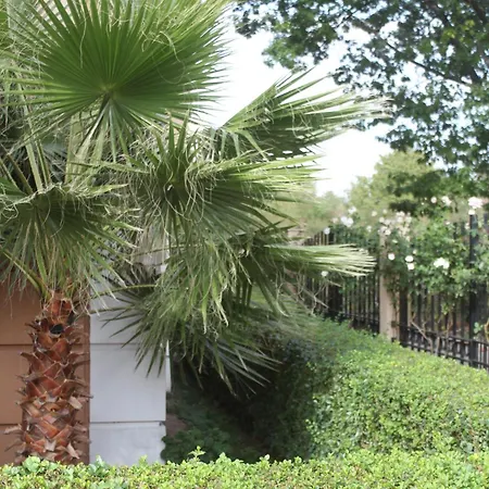 1-bedroom With Pool & Free Parking, 300 M To The Apartment