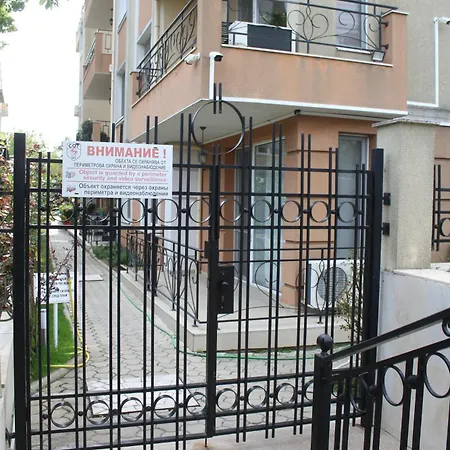 1-bedroom With Pool & Free Parking, 300 M To The פומורי