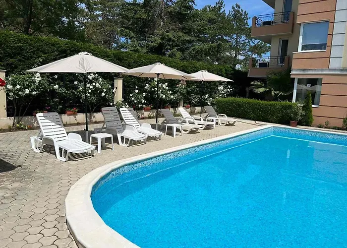 Апартамент 1-bedroom With Pool & Free Parking, 300 M To The Поморие