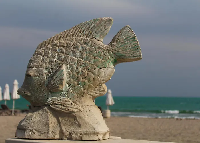 1-bedroom With Pool & Free Parking, 300 M To The