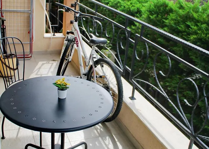 Апартамент 1-bedroom With Pool & Free Parking, 300 M To The