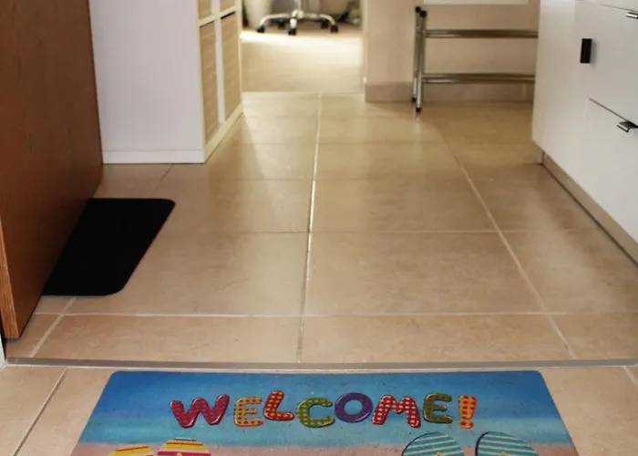 1-bedroom With Pool & Free Parking, 300 M To The